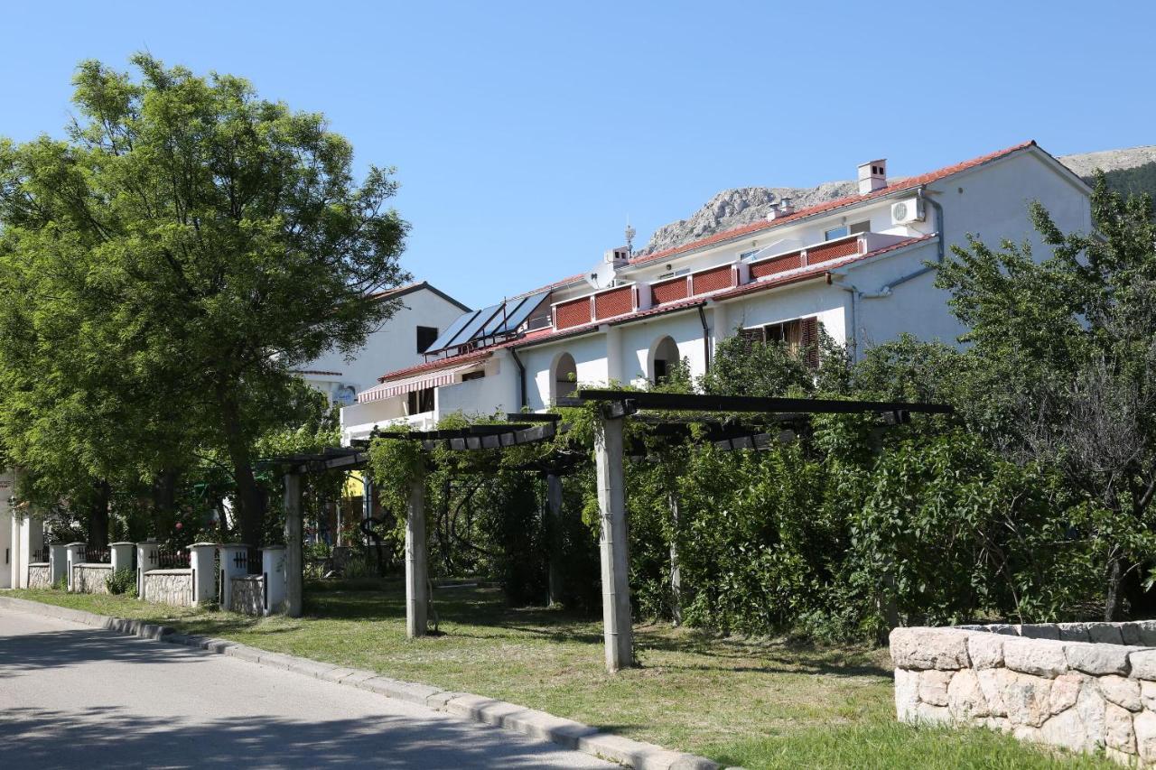 Apartments Fam Tomasic Baška Exterior foto