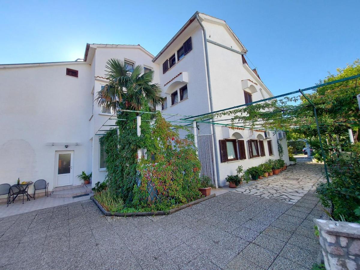 Apartments Fam Tomasic Baška Exterior foto