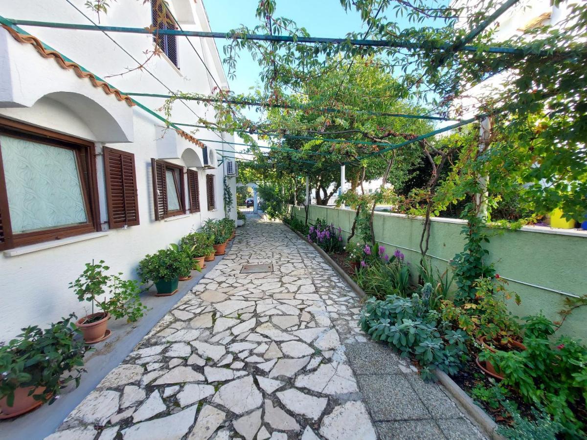 Apartments Fam Tomasic Baška Exterior foto