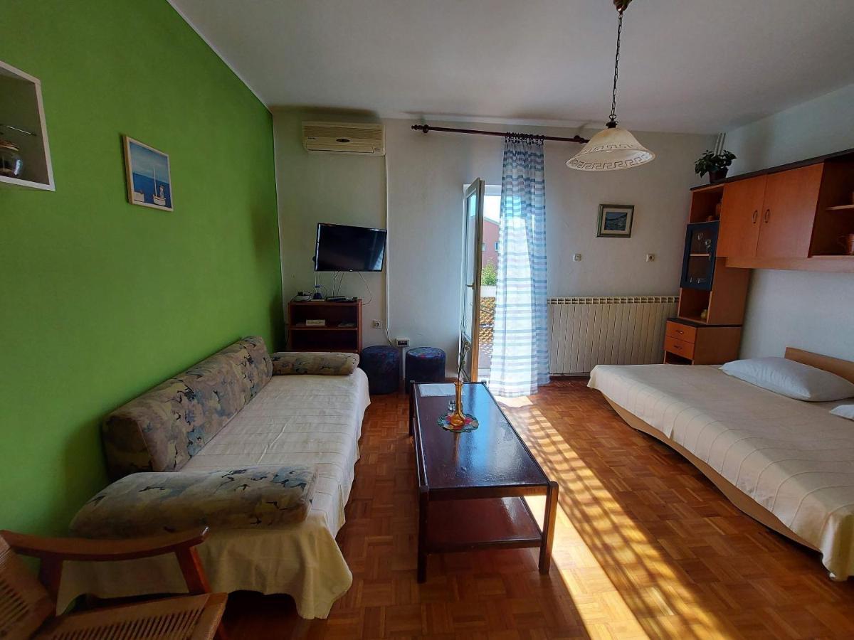Apartments Fam Tomasic Baška Exterior foto